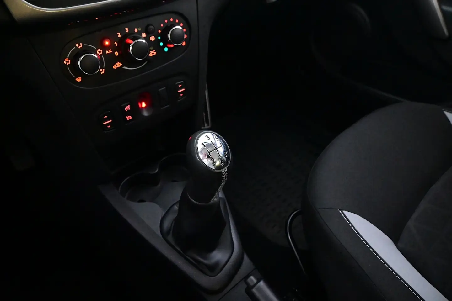 Car Image - 6E8gCi3ved2tRo4gamEw7R