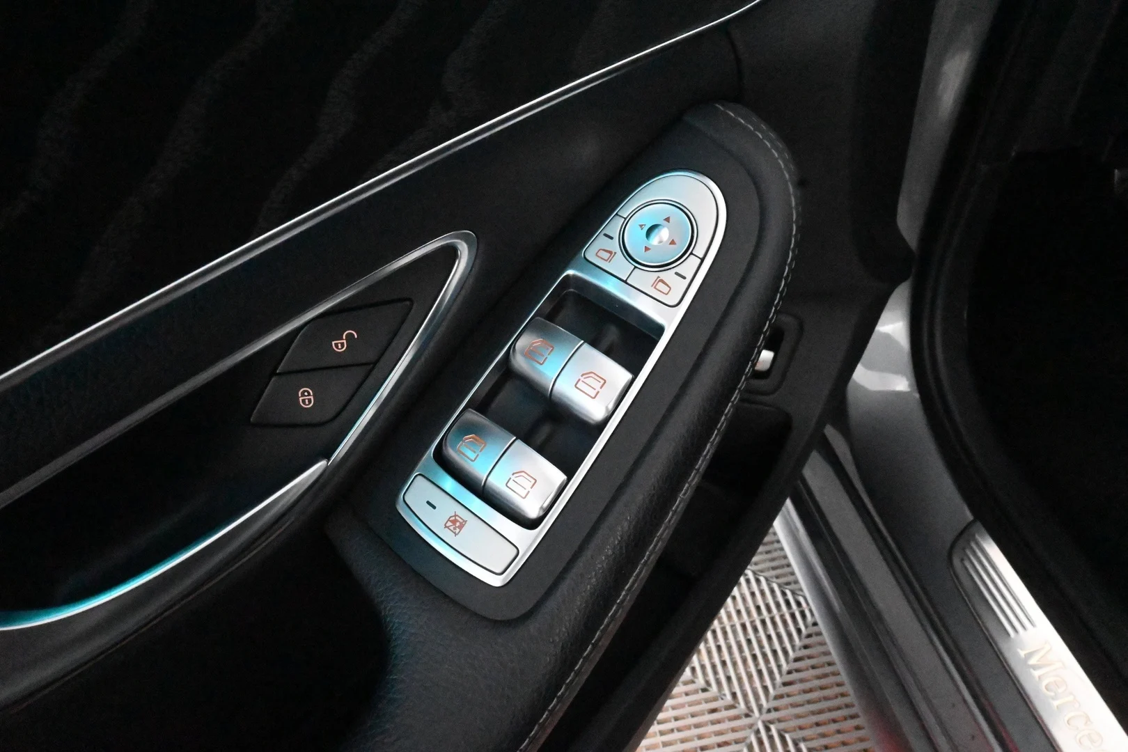 Car Image - 2flsIzprQ56dMlDvkICPzx