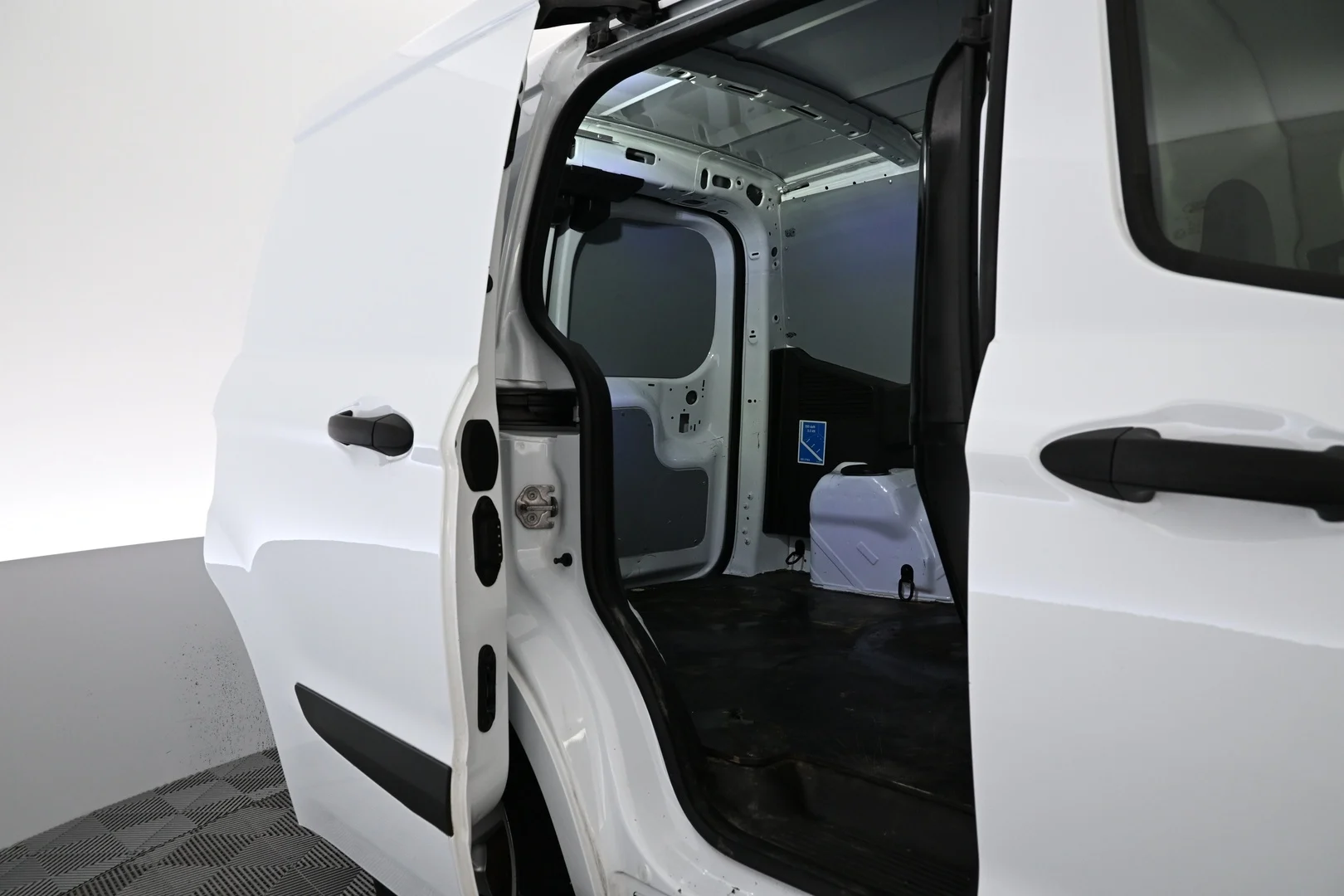 Car Image - 6KxalyBItlSAPLTdNklIiP