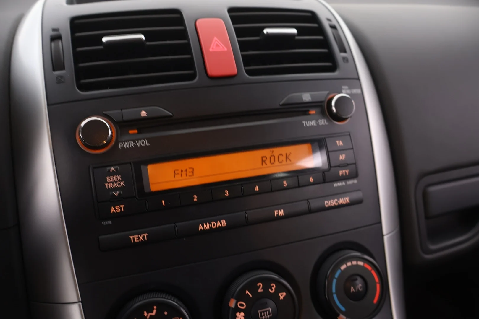 Car Image - 6ZcW2ql7V20v1IVjzDQVAe