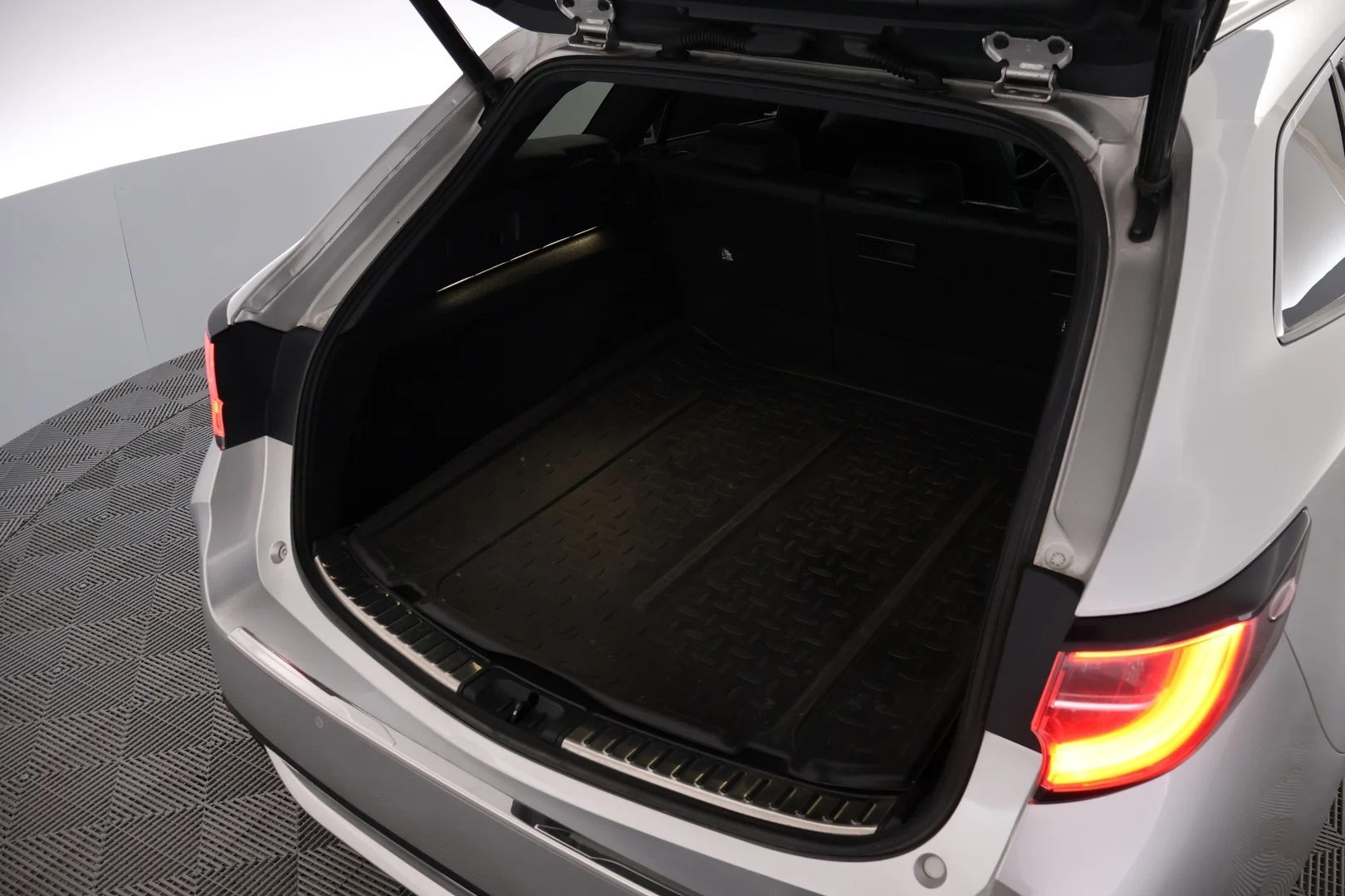 Car Image - 3qhy3S5HtXgDUJfvUgL5z3