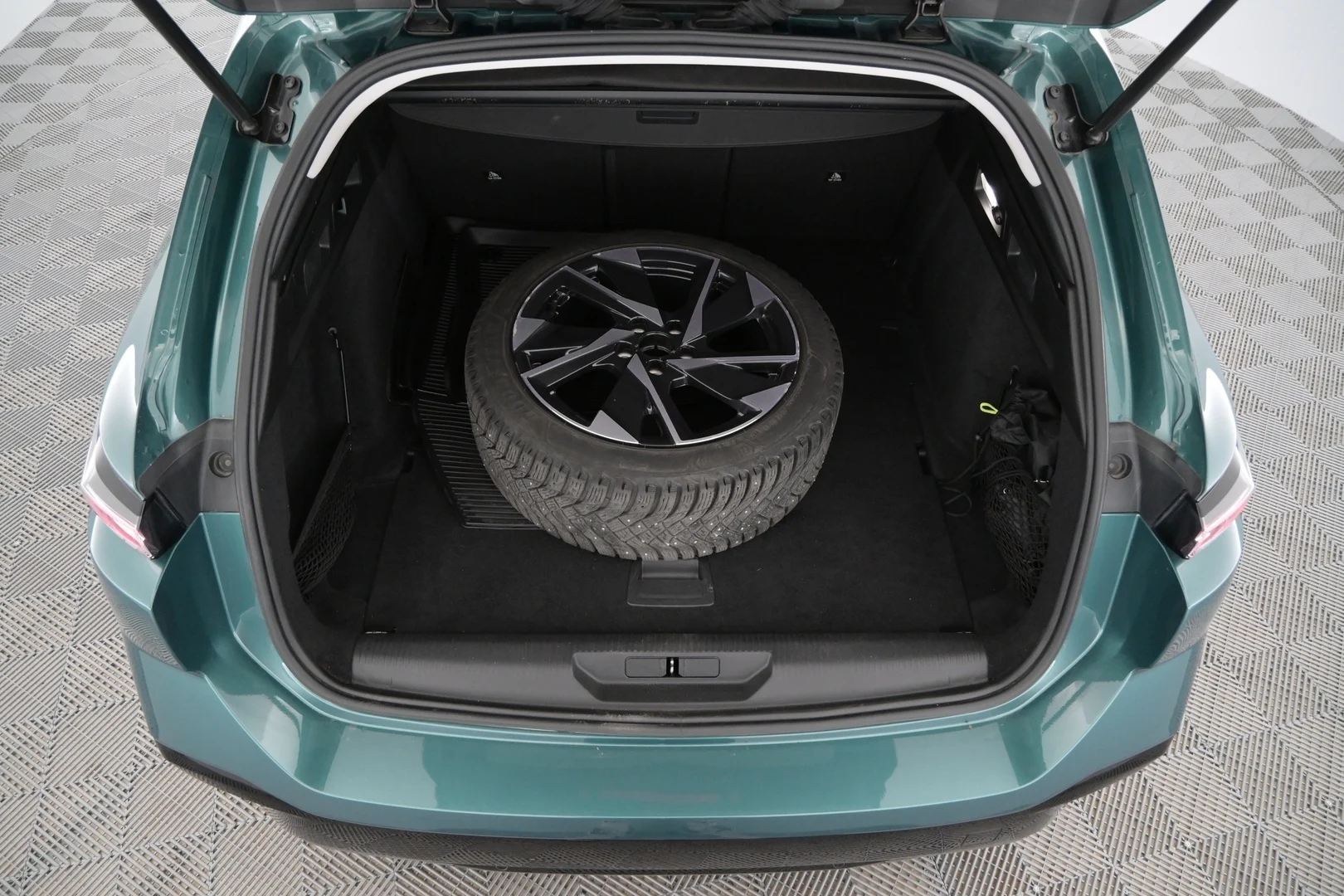 Car Image - 4JCa8KSWuYrdQiamtEX45C