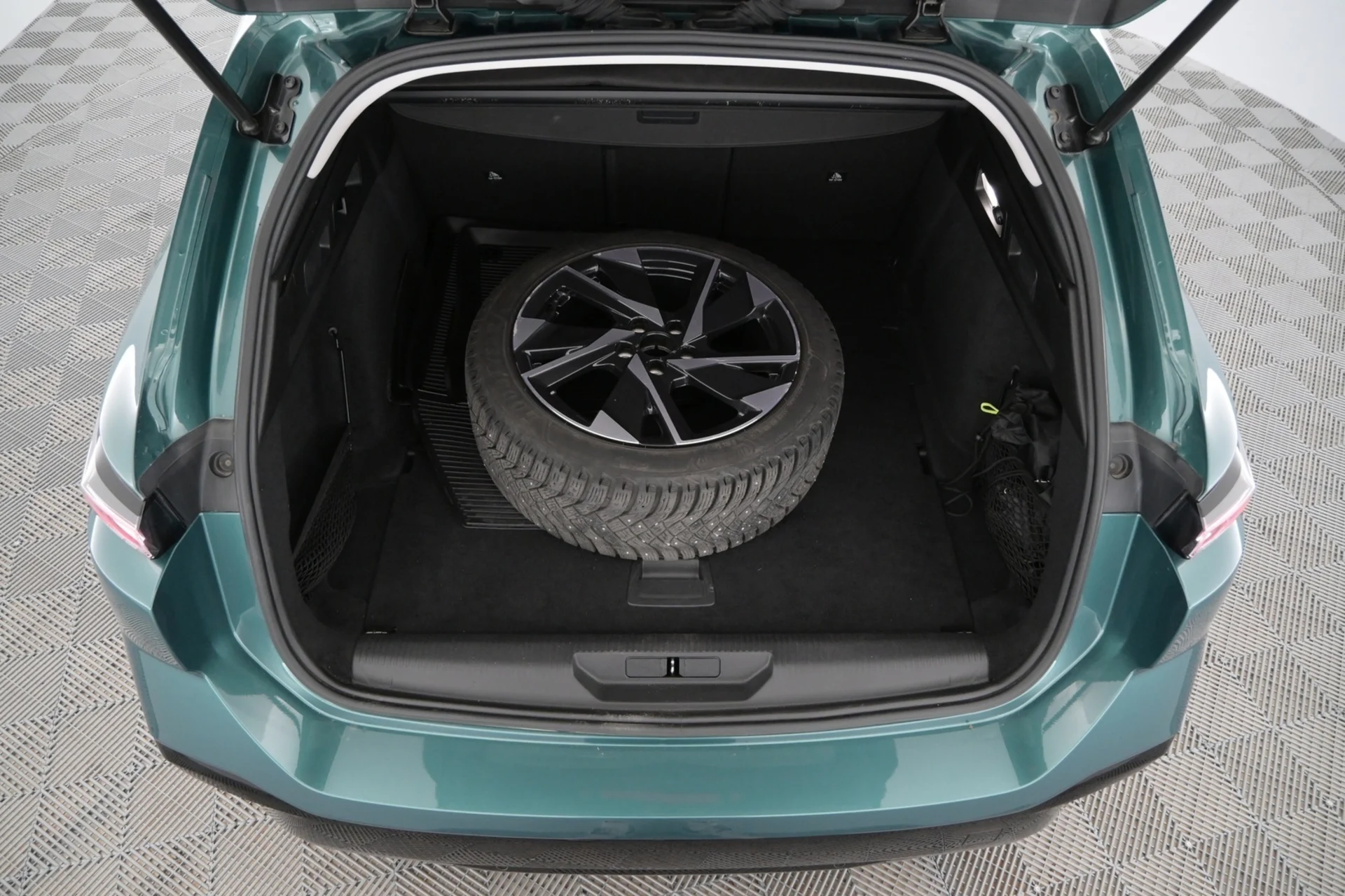 Car Image - 4JCa8KSWuYrdQiamtEX45C