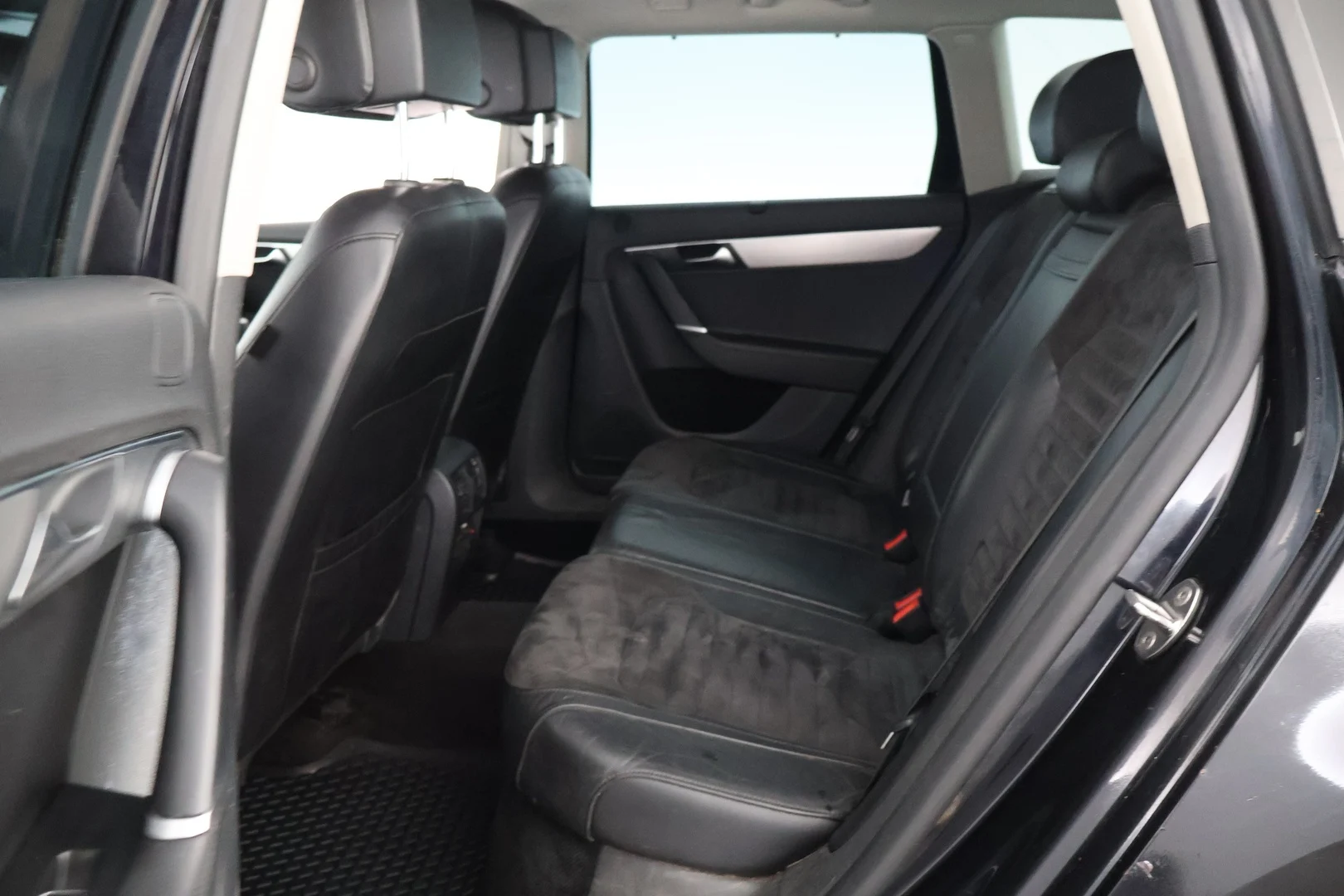 Car Image - 3NnKYC4DM78dYbcJEPJLlU