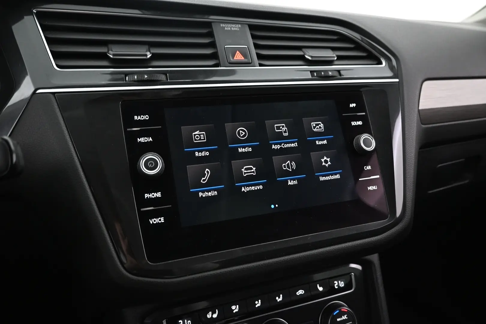 Car Image - wnRnwmLRUi474UGRr151J