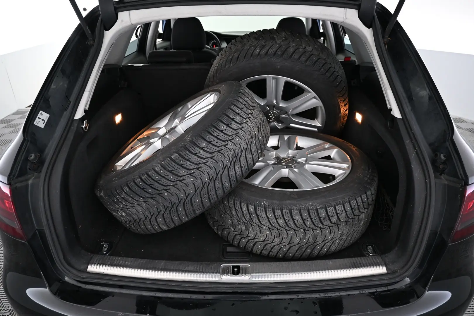 Car Image - tQpYGh72Y9LcvFpPVr6Sr
