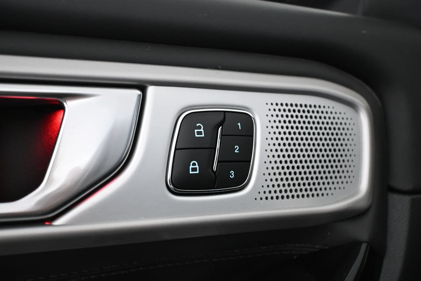Car Image - 2CzhtYC7mjHMNw6c4Md3LH
