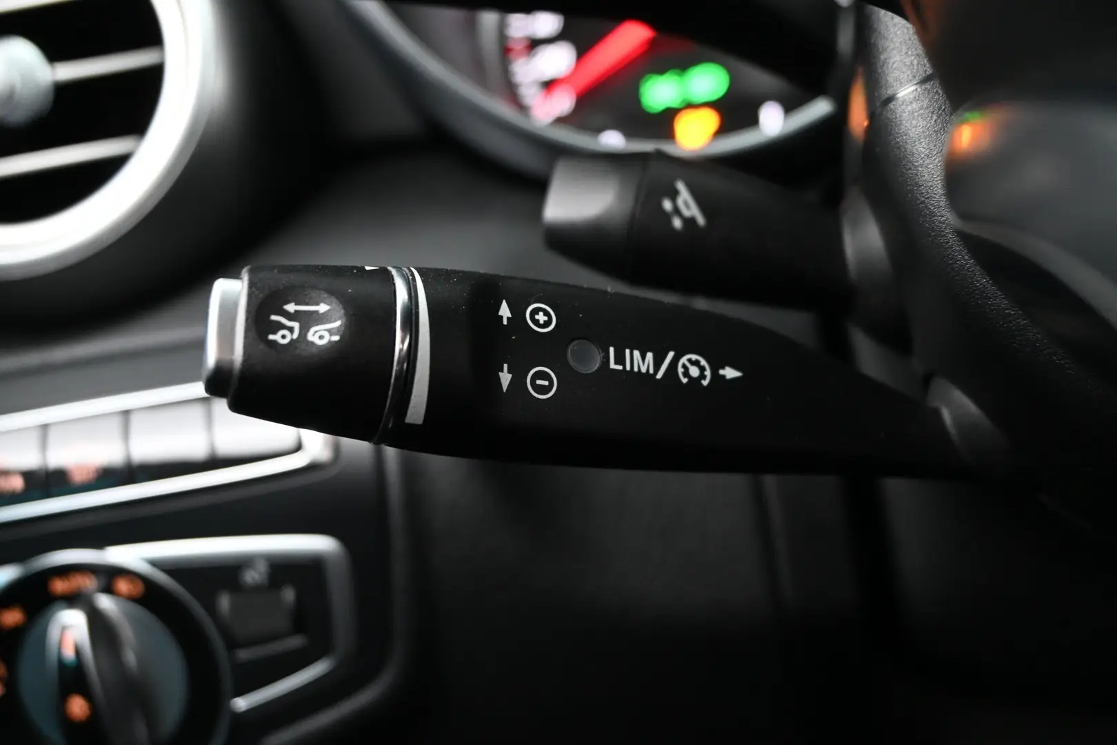 Car Image - 6stNPFrBGVQ56LjSjZcoJ6