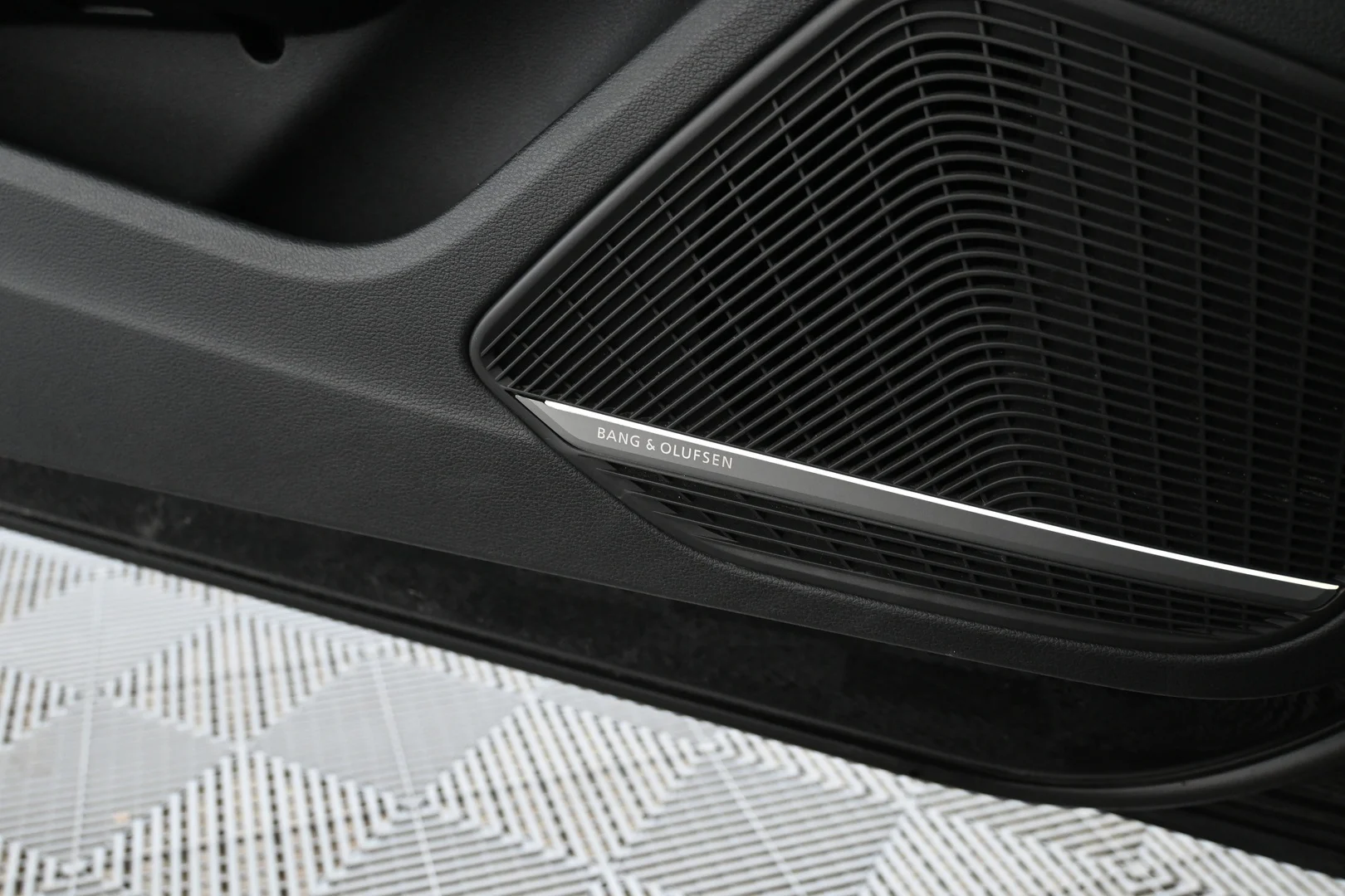 Car Image - 6TQlLY1hvzzeoMHQc2jJX0