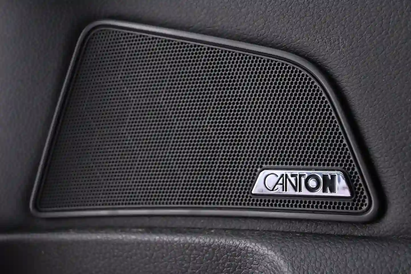 Car Image - 6ZrFRFYFGNBPKJ3rYwrZNL