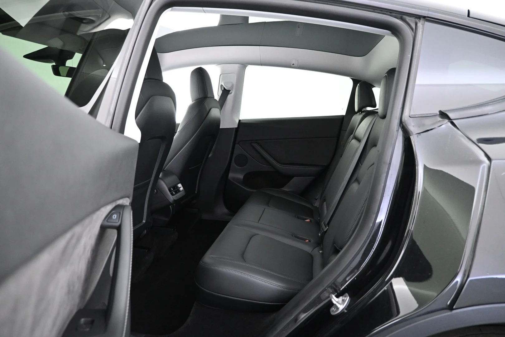 Car Image - 46wBA2KVgO2O7WS9L9qZfk