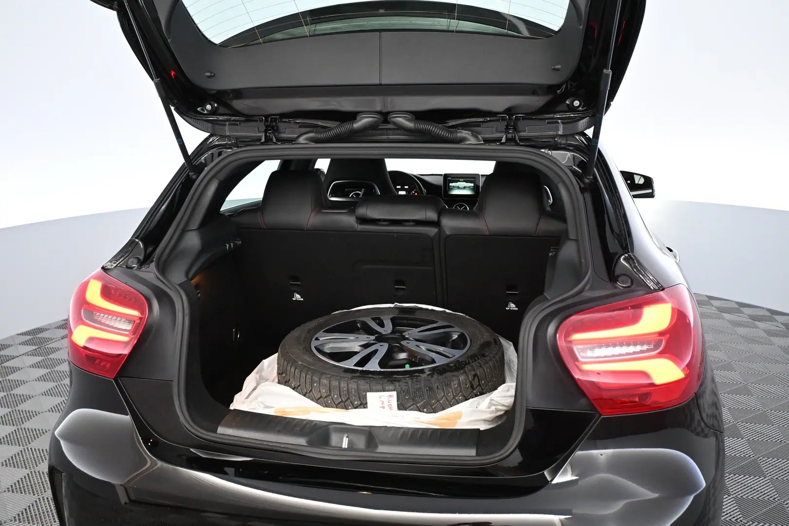 Car Image - 76az3h12EEdLlUJcjmnWOs