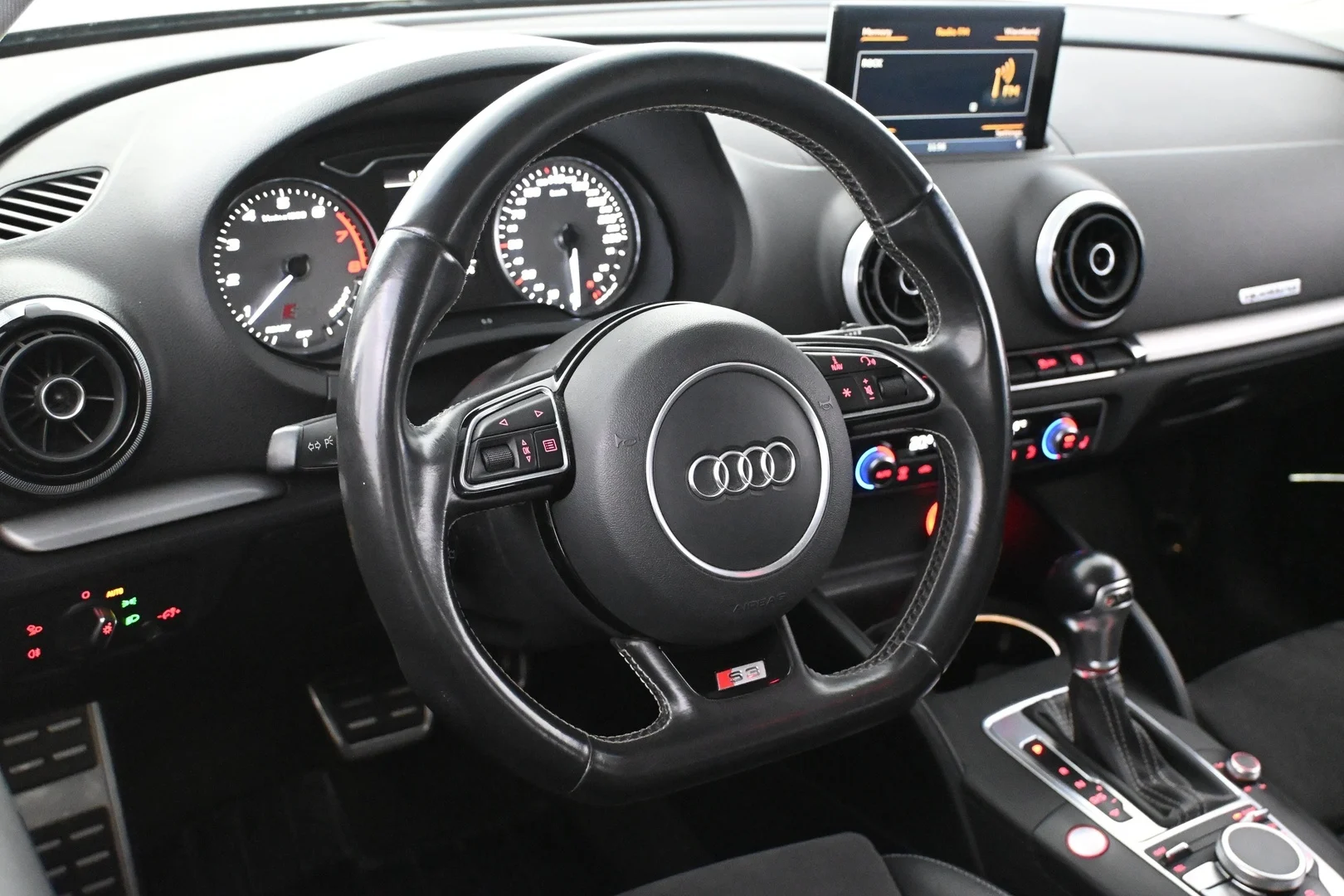 Car Image - ZnHFr1oIEcO2APLem1ijX