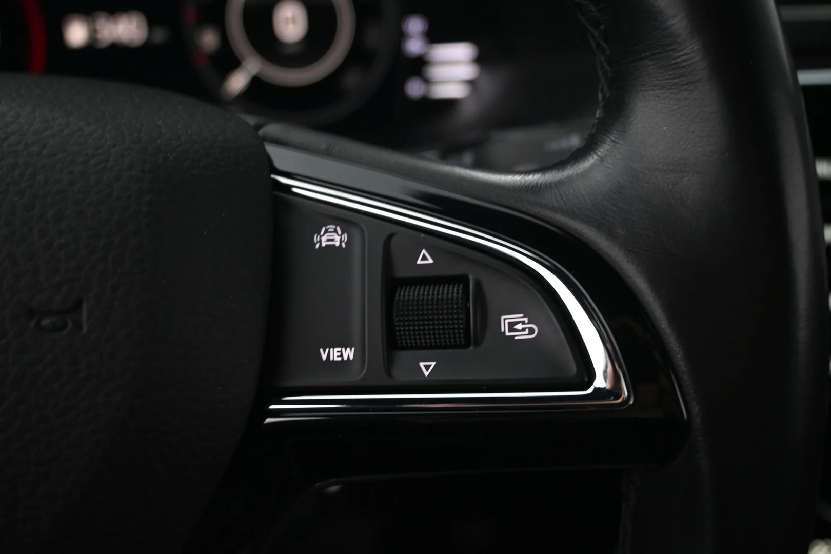 Car Image - 4DorlQxI2cwCwQVoO3kkqx