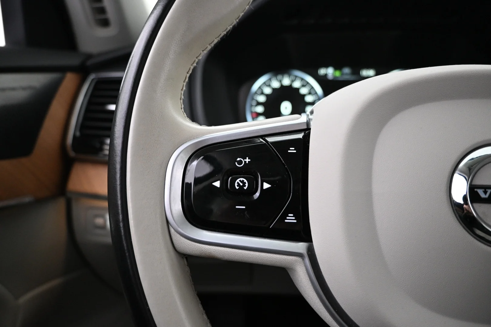 Car Image - 4wzFSFUoCceLO8IN0rTEY3