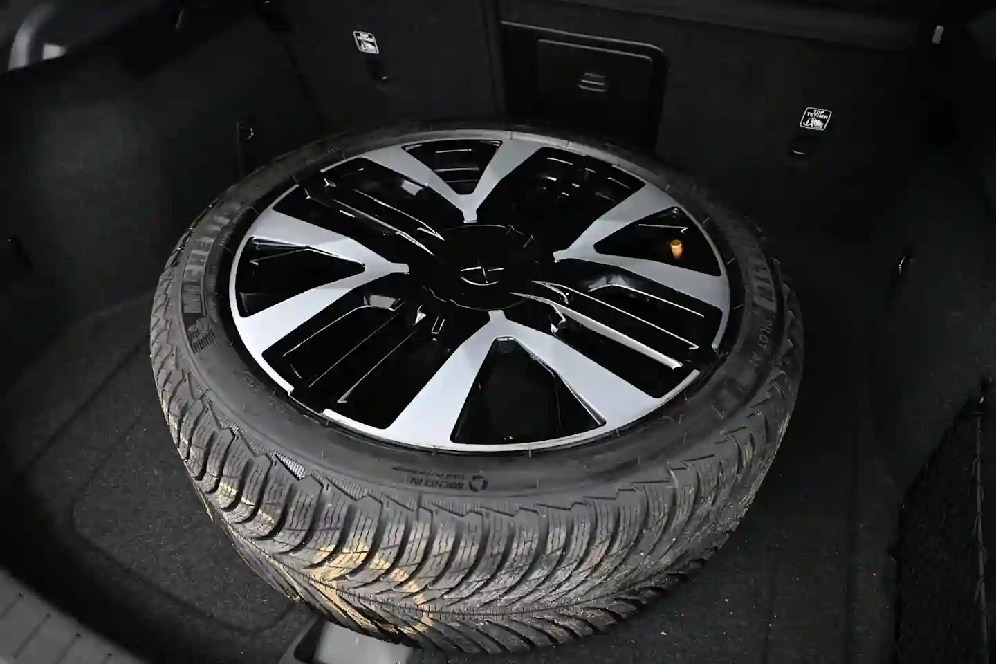 Car Image - 1hvyp3JifpcKvsaB6VVDua