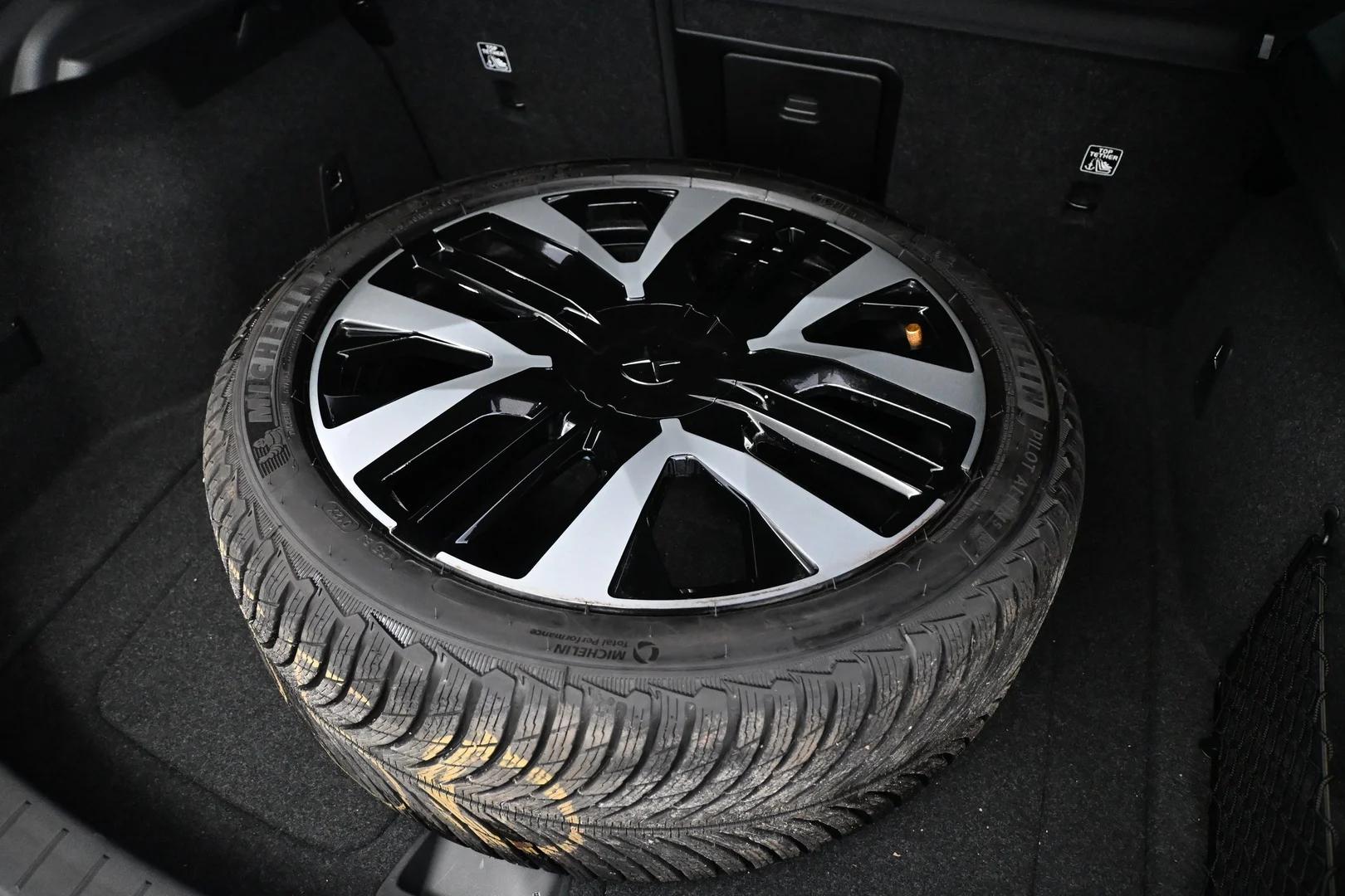 Car Image - 1hvyp3JifpcKvsaB6VVDua