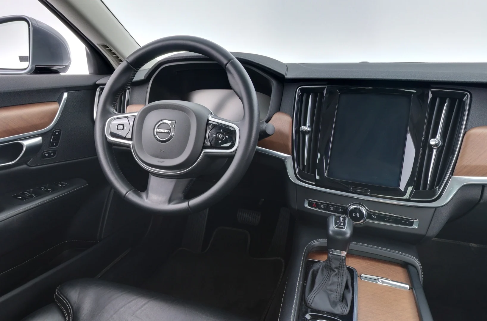 Car Image - 5DTejpL3JwOtiHk8k9vSuO