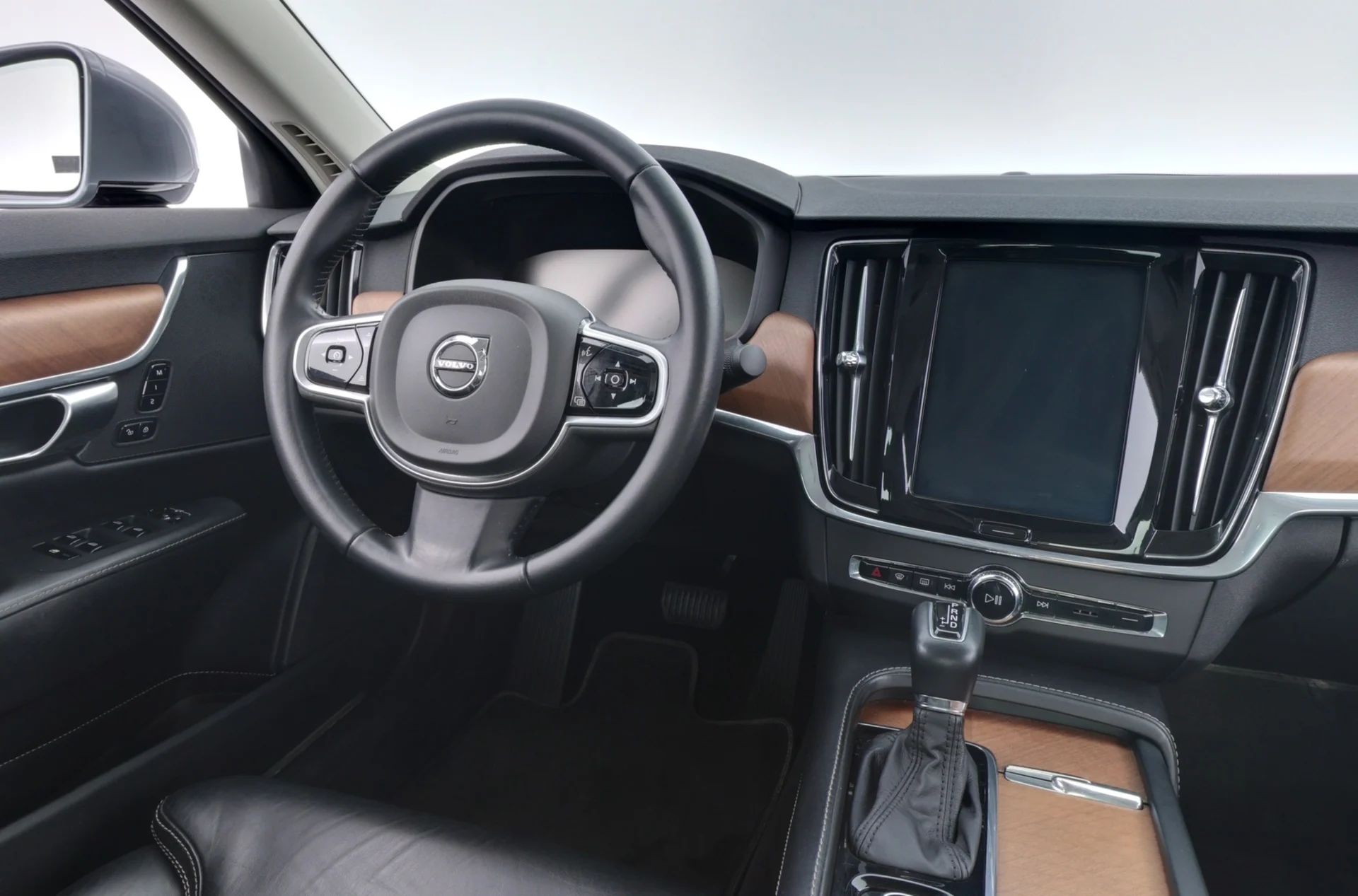 Car Image - 5DTejpL3JwOtiHk8k9vSuO