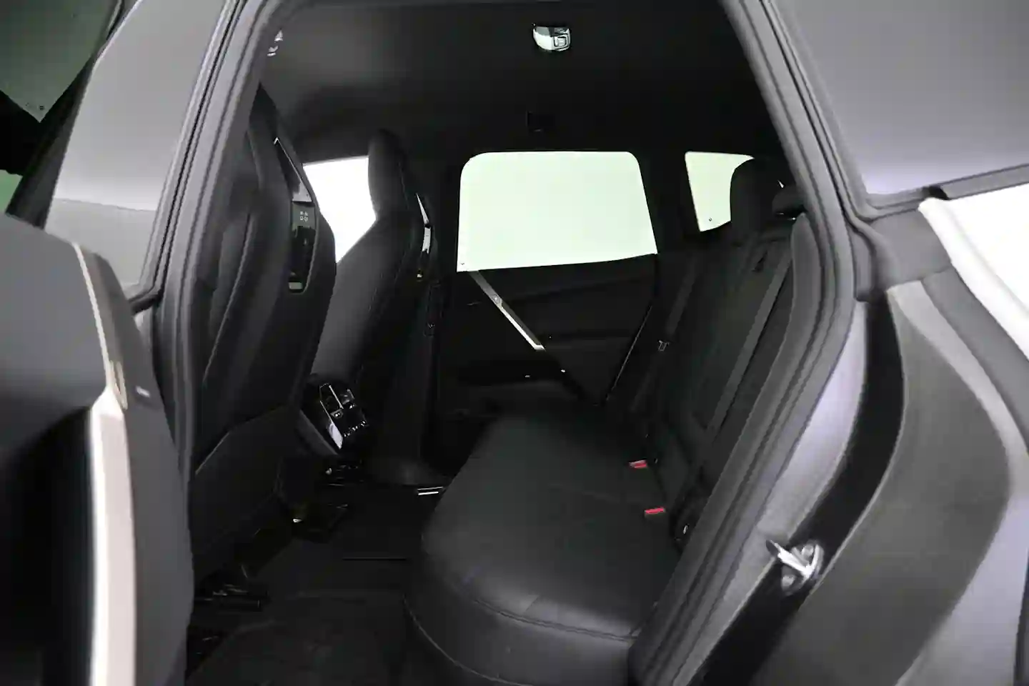 Car Image - N63FfwqNESULjJYM7nKS1