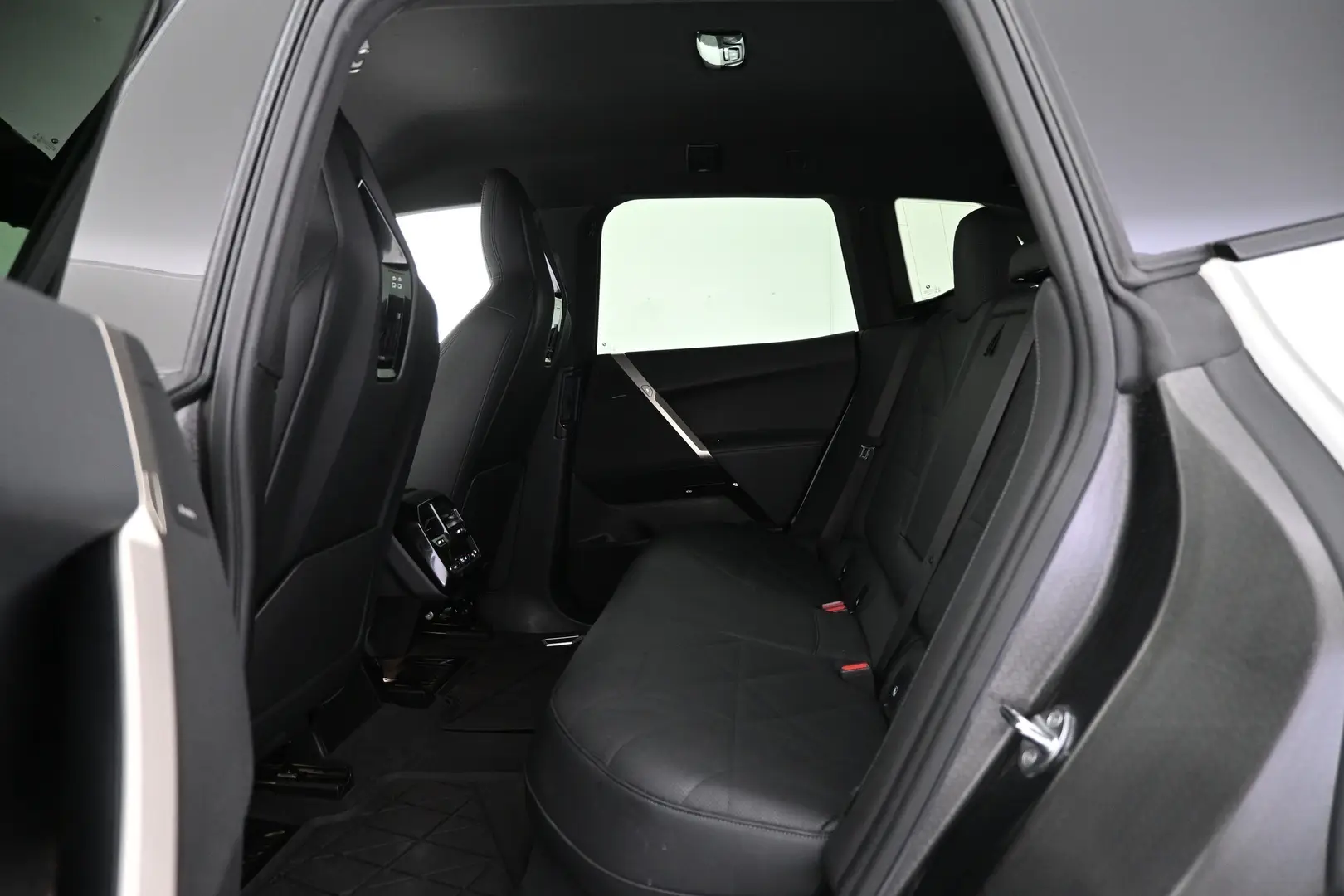Car Image - N63FfwqNESULjJYM7nKS1