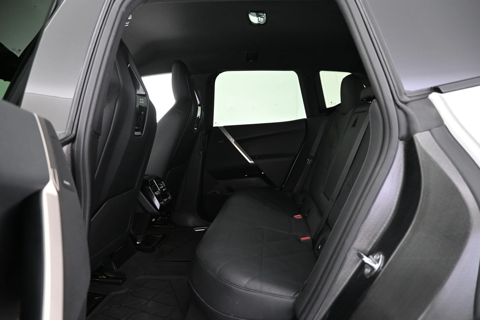 Car Image - N63FfwqNESULjJYM7nKS1