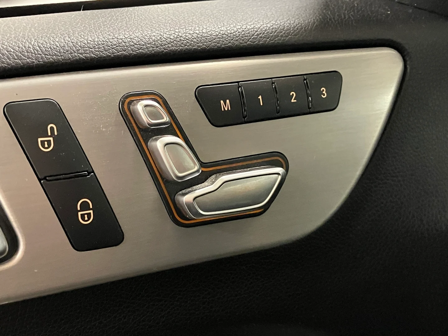 Car Image - 4hSKuD8swFKFqSByq2zeVz