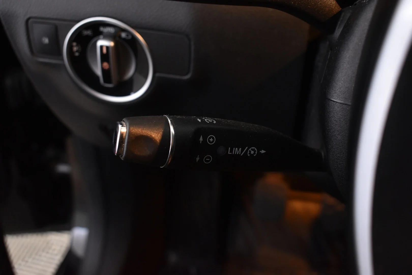 Car Image - 2E068QFMhkfNjrfD6DmFdl
