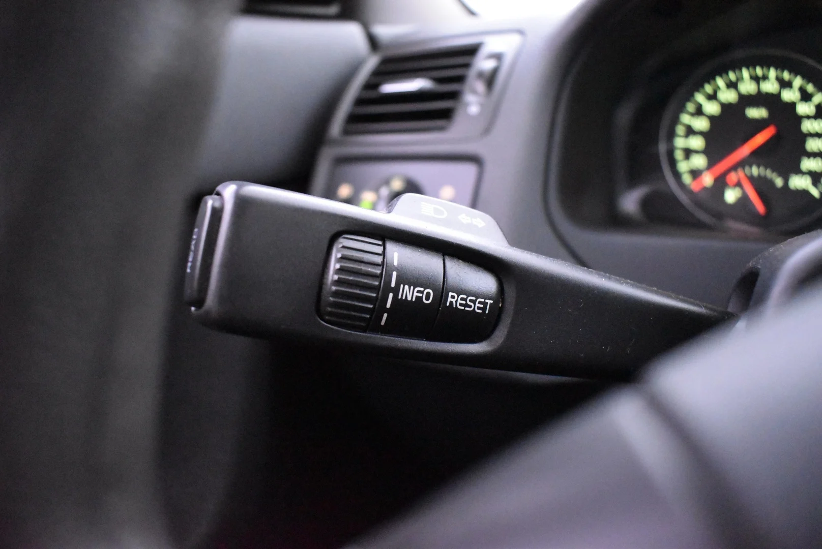 Car Image - 7qenD914WhsrOvBKGafHUM