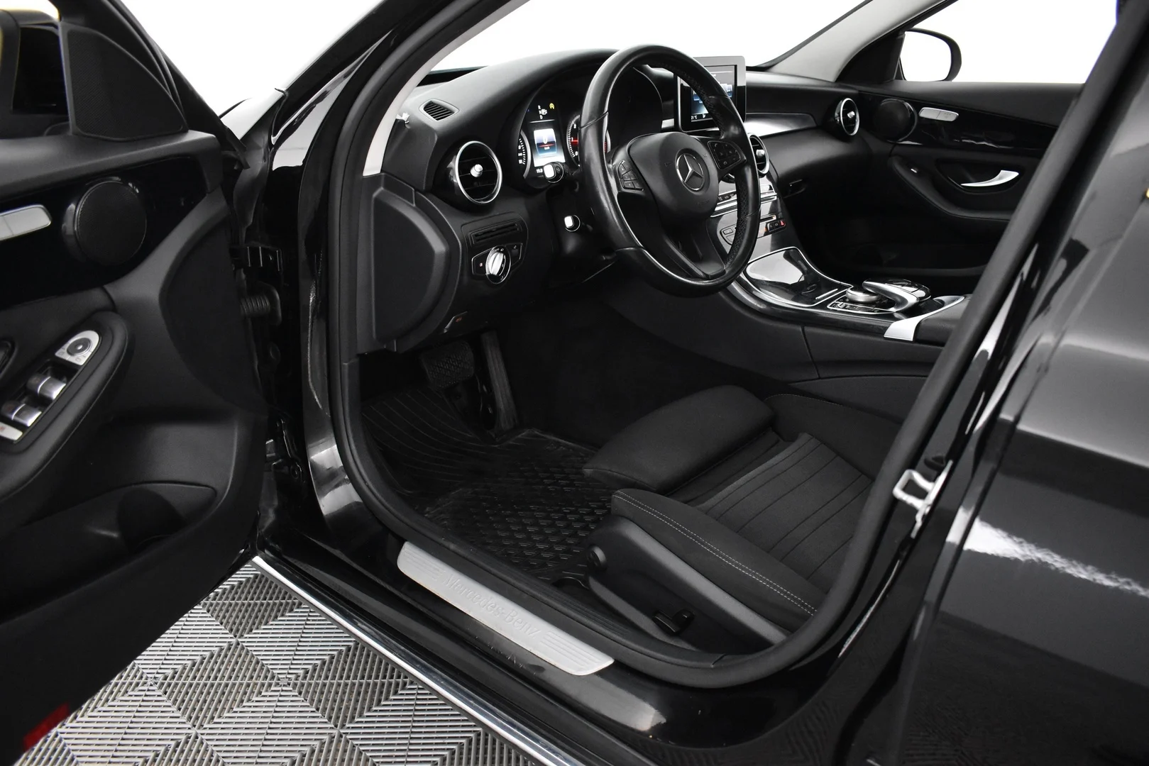 Car Image - 1X4u02c59E1GQkDZeNrt8c