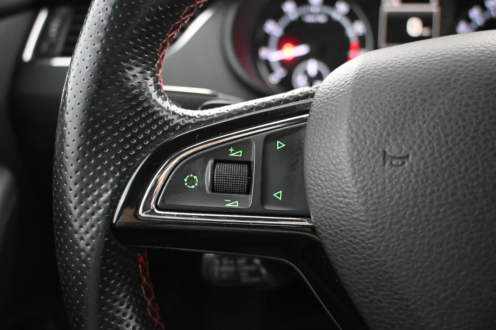 Car Image - A19UcqlAcV44igIqJ5sZL