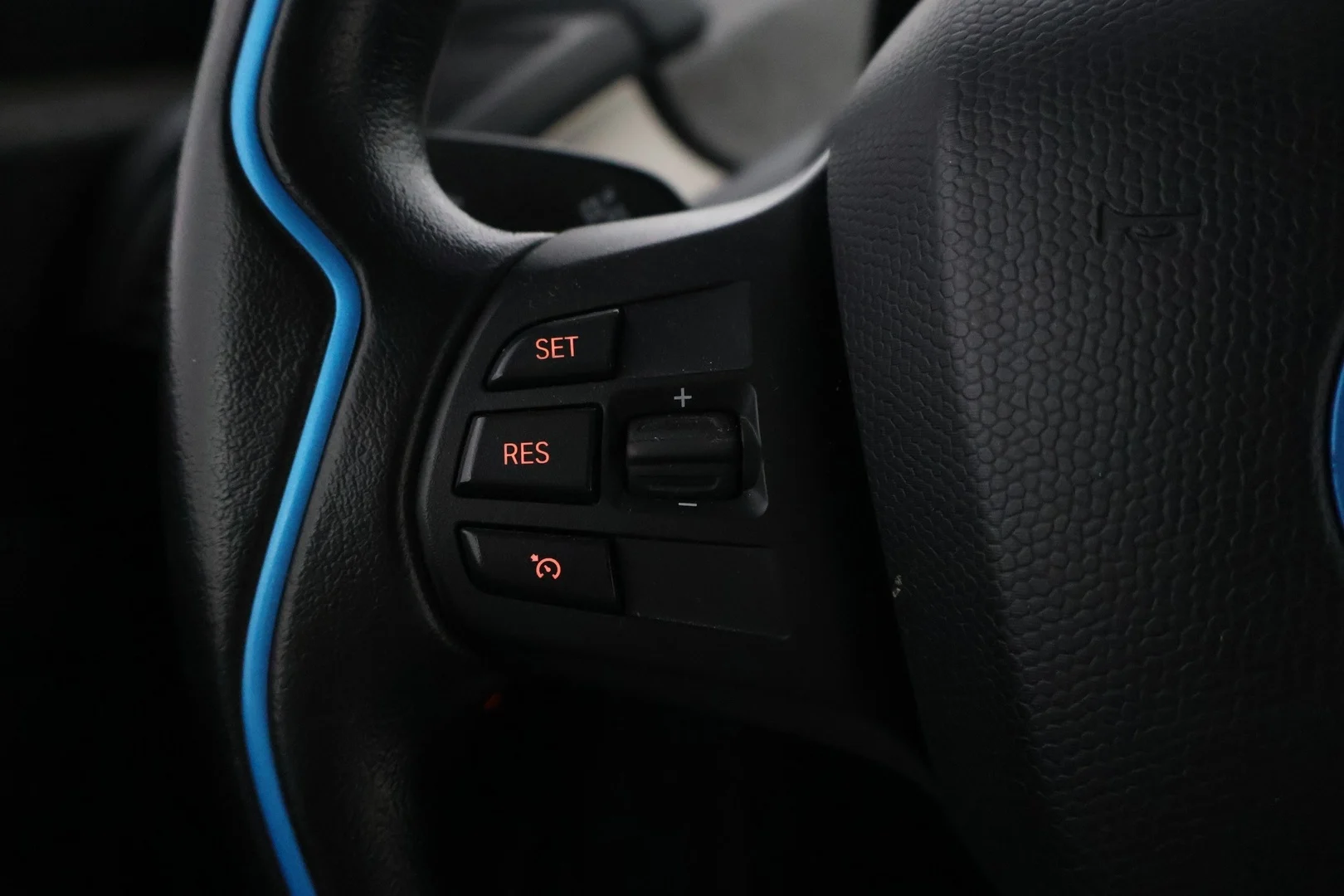 Car Image - 4914r7kvcLmcNP4Uvdiw6r