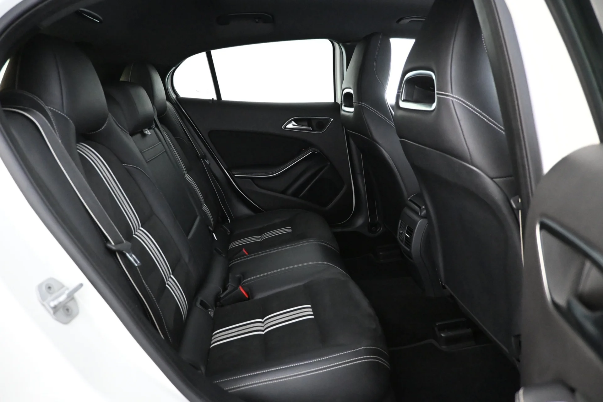 Car Image - 3nWdkD4vL9Yjr4bygW6vxl