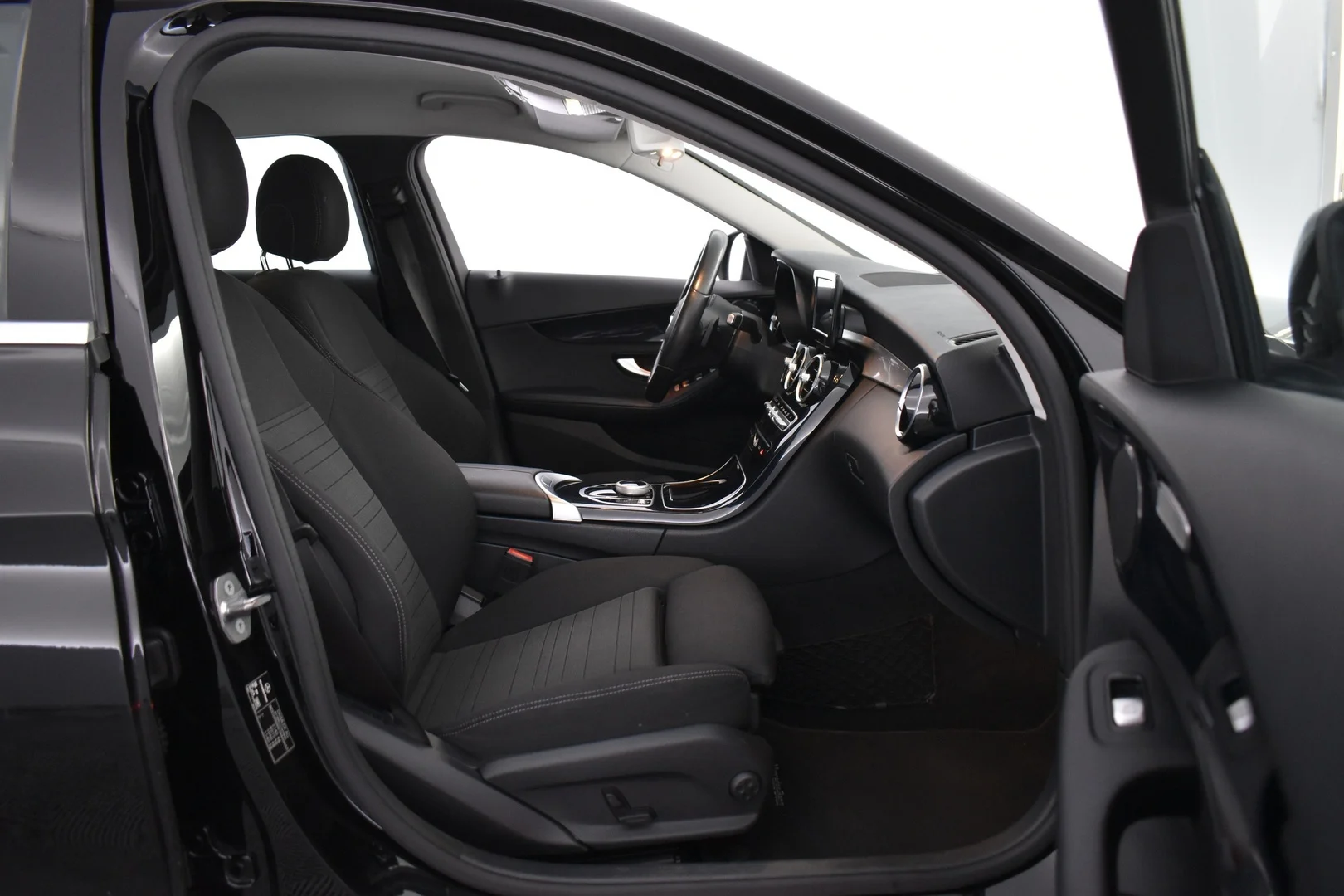 Car Image - 2KJ5qd9QV6kZuOjBtFvuU3