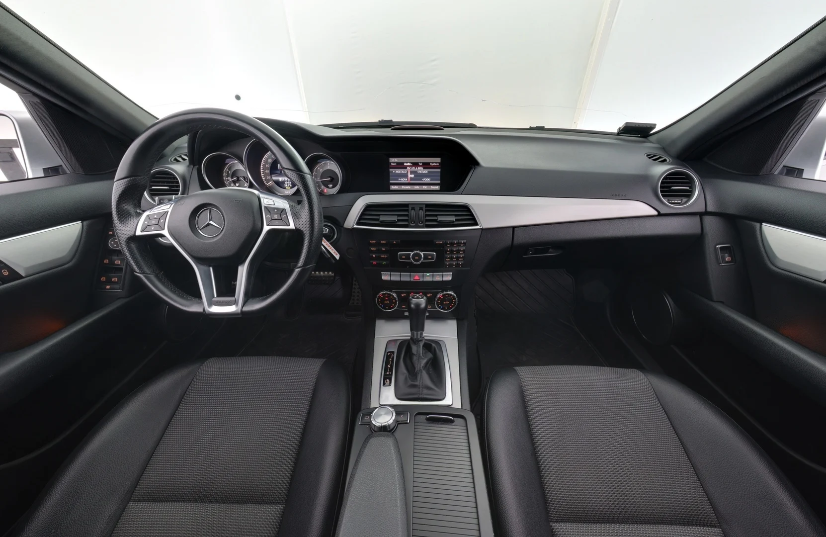 Car Image - 4wn4UNkQovGKzt0R9hqdDf
