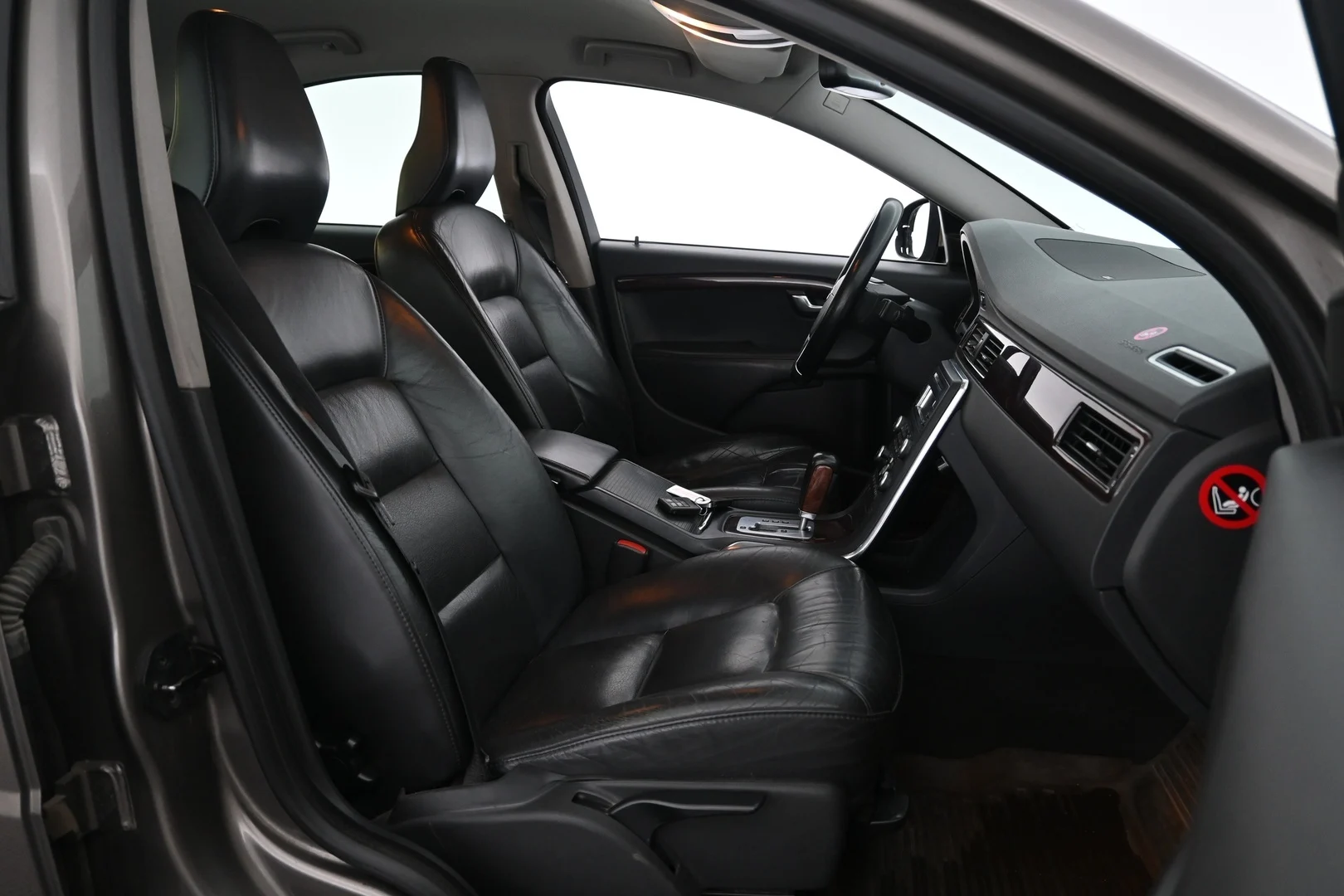 Car Image - 1rOwqa2AzNB3hVsFUSuEKh