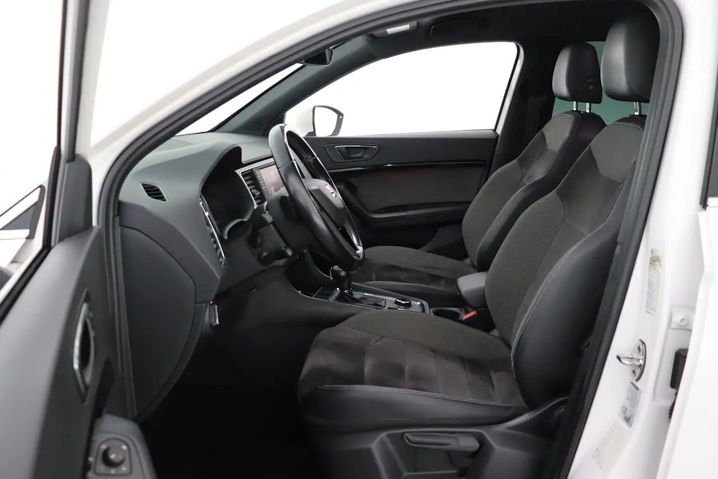 Car Image - 2b2TSoeHZ6GgCx4u3k4nSO