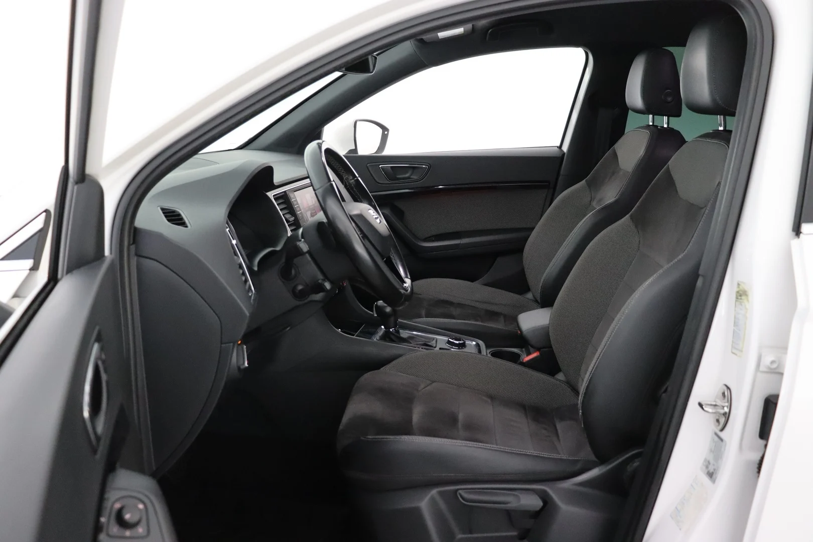 Car Image - 2b2TSoeHZ6GgCx4u3k4nSO