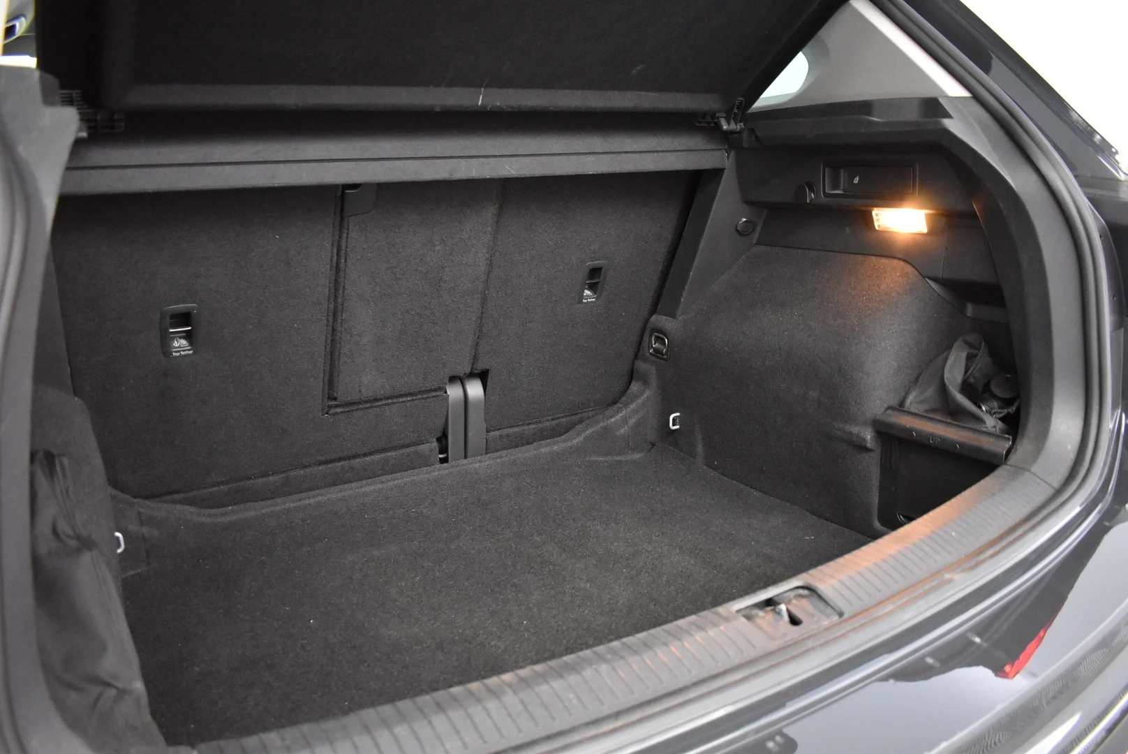 Car Image - 2XiJRns1nJ0t10v8oFK7hP