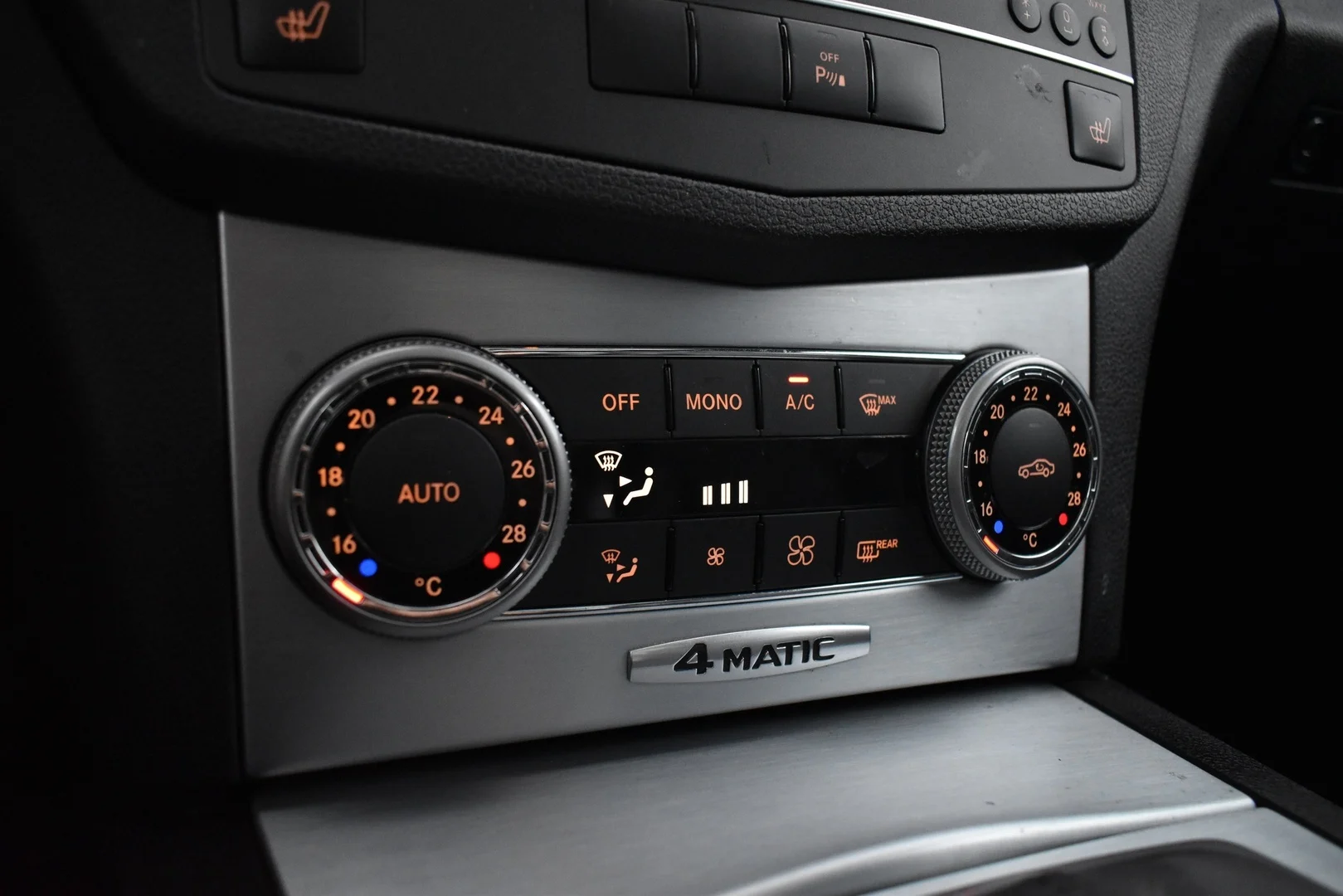 Car Image - 44ZbySEl7xmF8zj8t18bZp