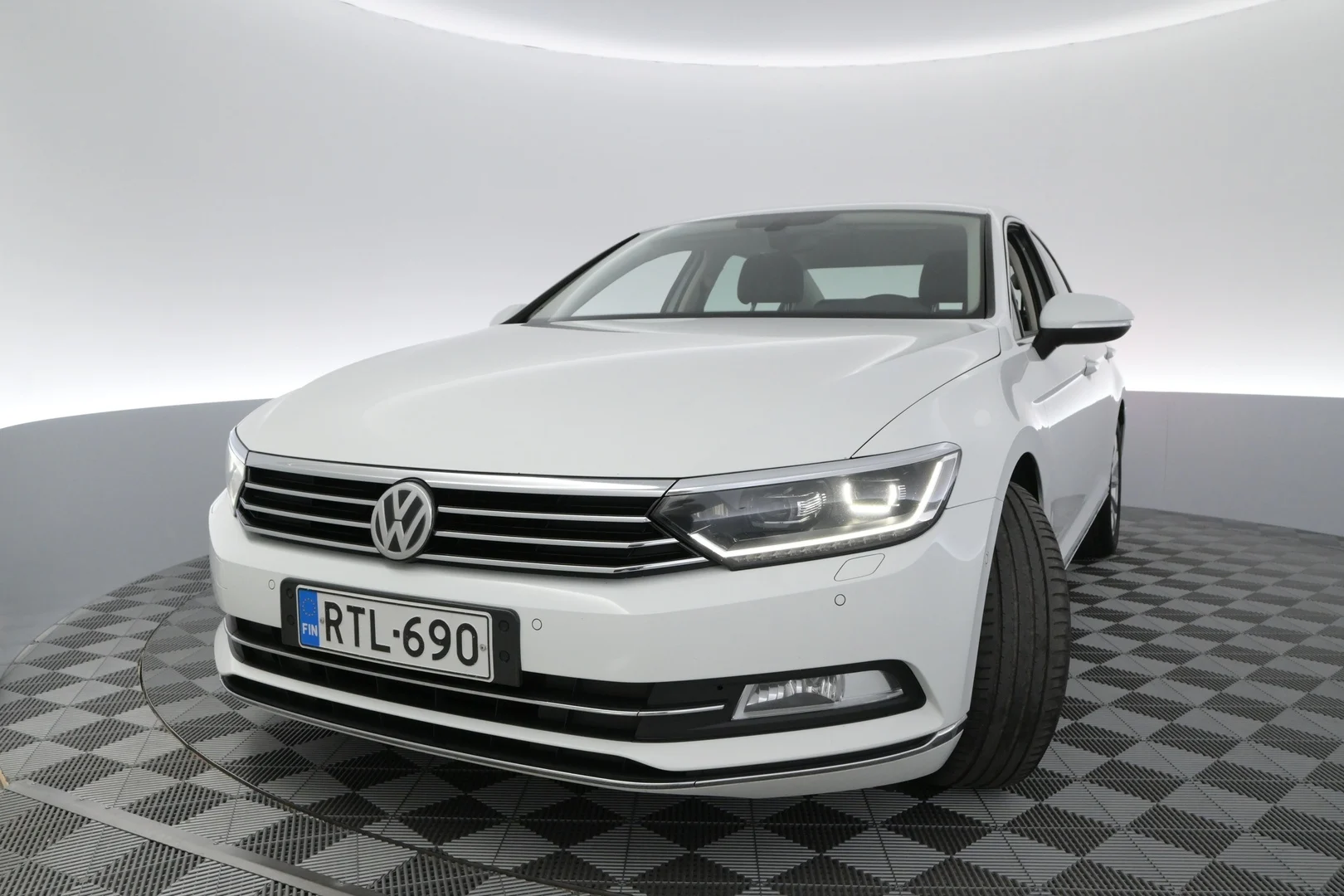 Car Image - xva9xshZ96RI7noL3DupA
