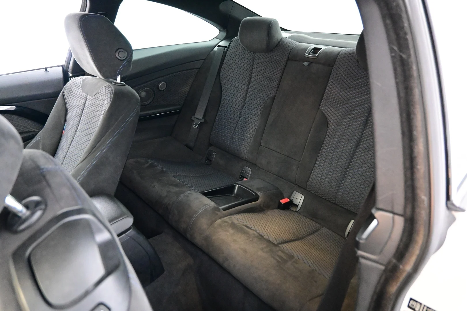 Car Image - IMHmaXyo4RcL2EFdBxKhz