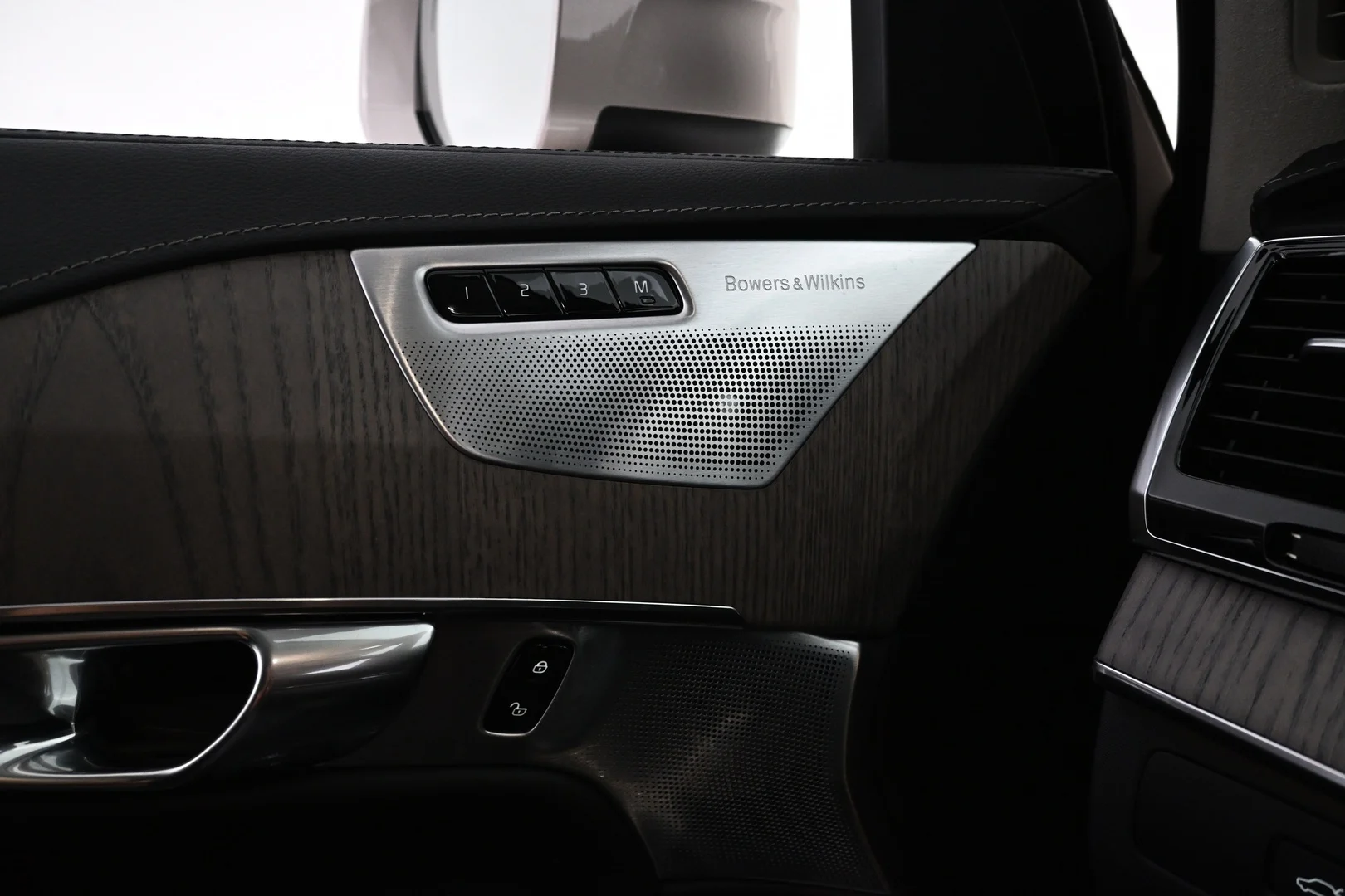 Car Image - 5Hb0M8EjDE58k74dg5L7UN