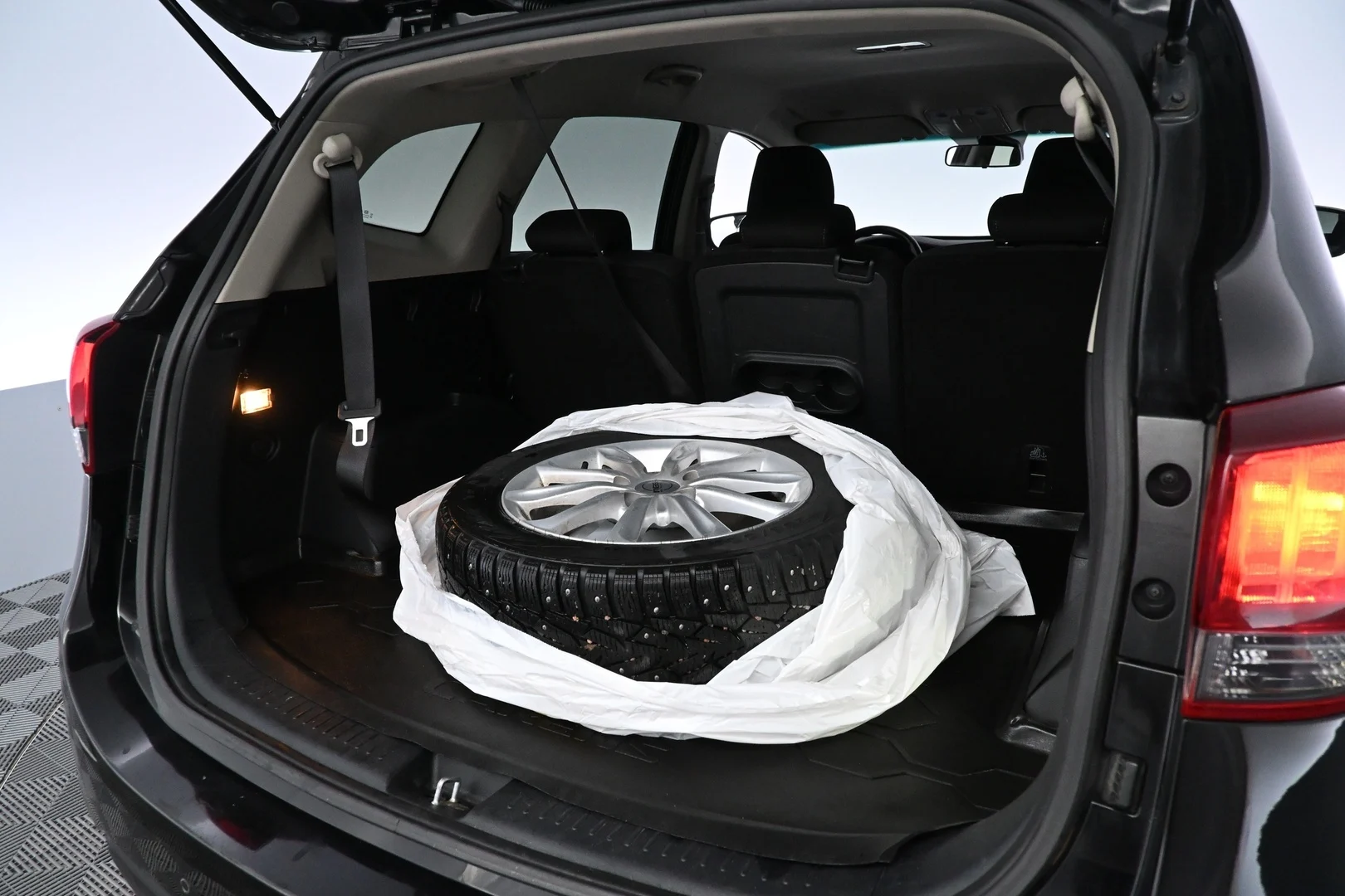 Car Image - 4HA1xZuKg9C4vwV9JVaHYv