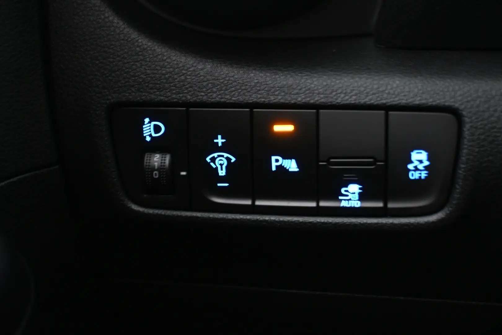 Car Image - 4hhUsPLCqSz5sHgNluqpjI