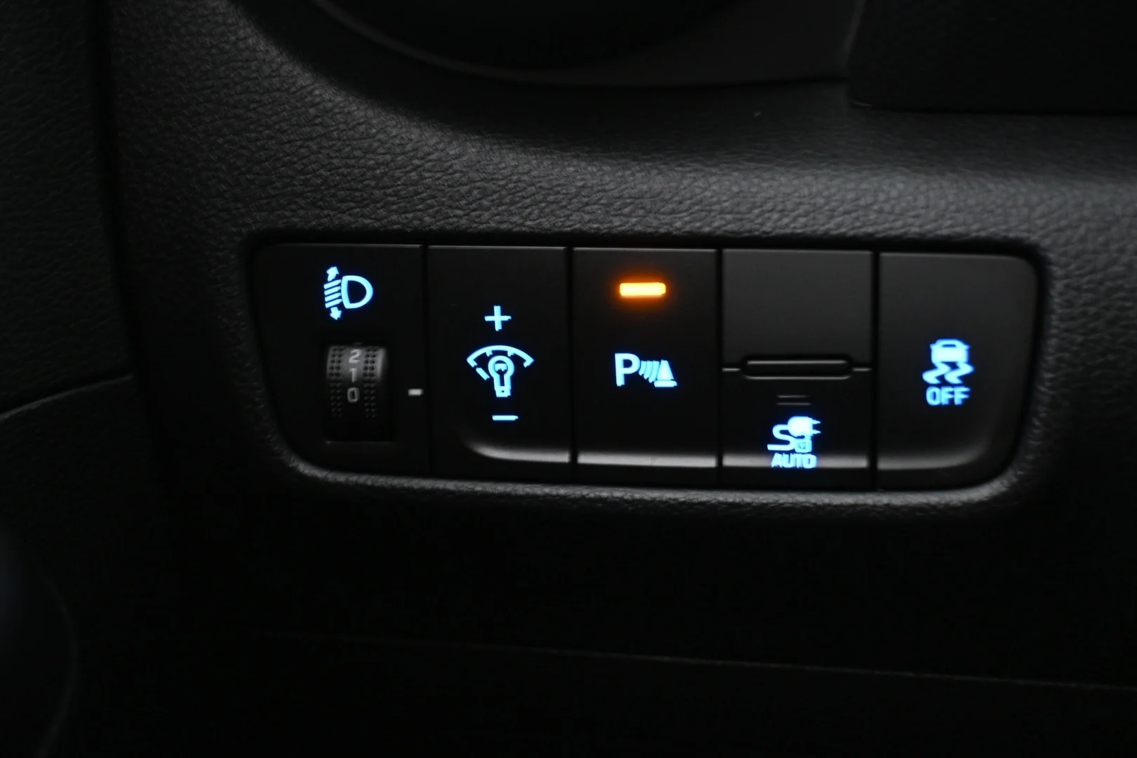 Car Image - 4hhUsPLCqSz5sHgNluqpjI