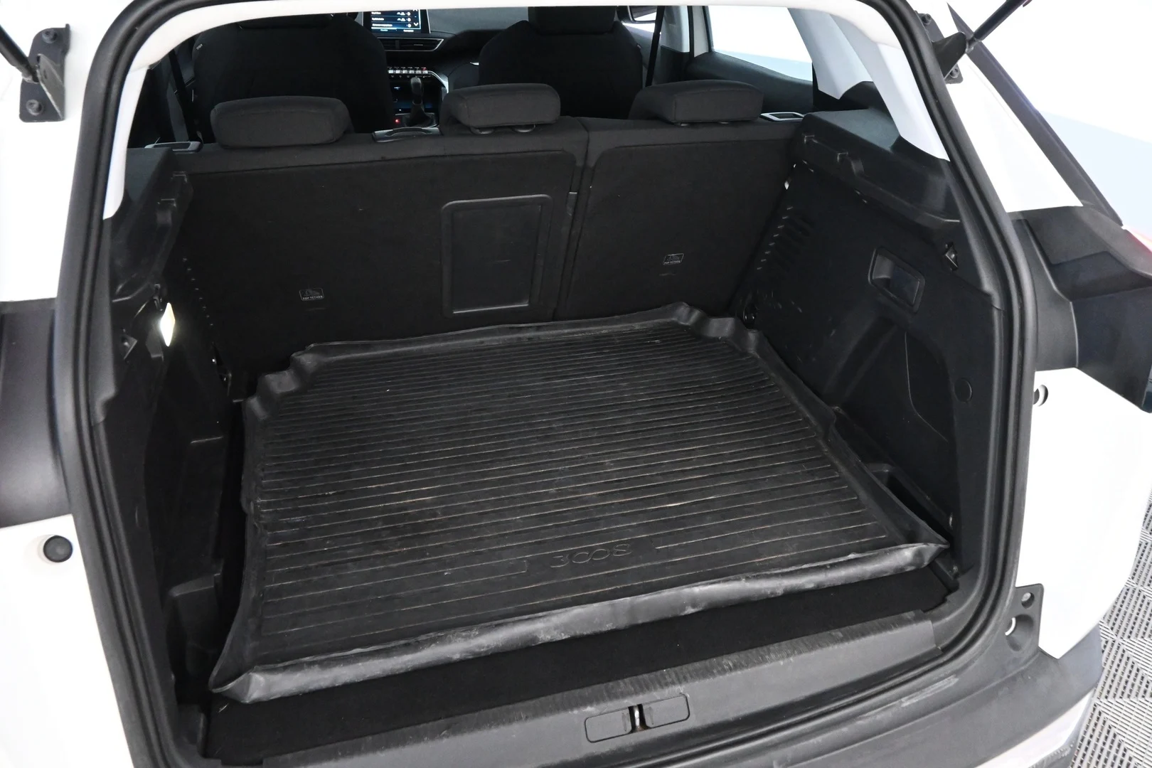 Car Image - 4LB8PbqiPgEW8SlCdYgdld