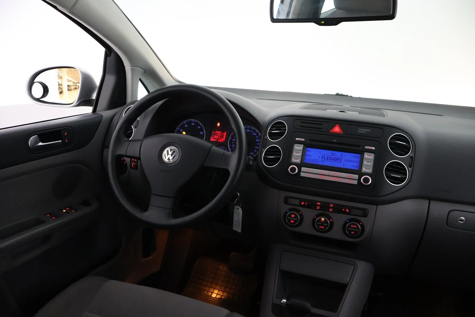 Car Image - 2YLT7kKczBwYrad9vNLVom