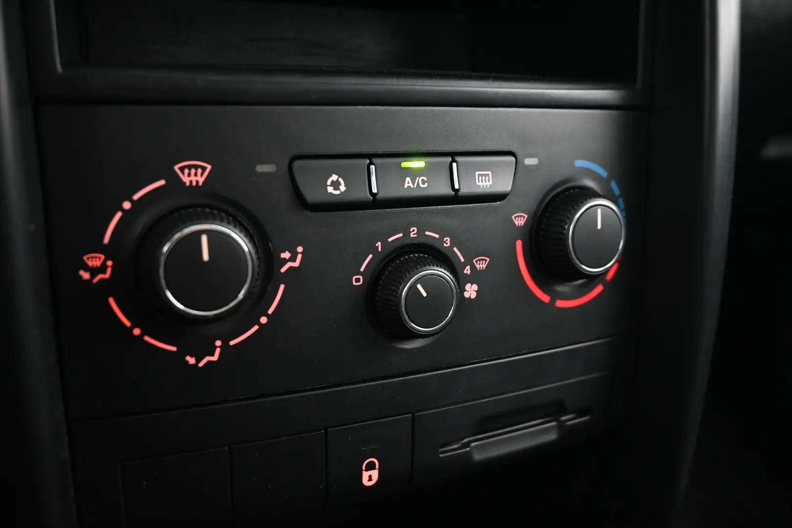 Car Image - 4YhIM3jfJrkYlq1GFWMejK