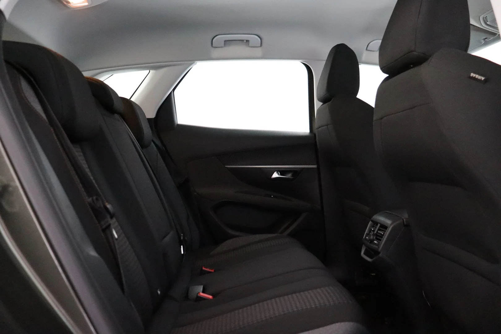 Car Image - 10R9JAeK5ljbLPHDAaTBMU